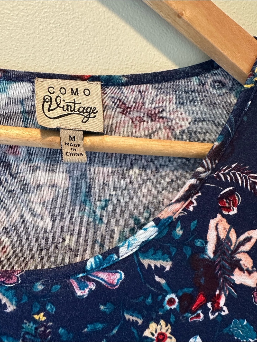 Como Vintage size M Women's Navy Floral Scoop Neck Top - Picture 3 of 4